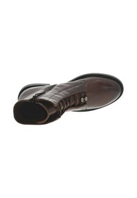 Bottine en cuir marron avec un design affaissé, fermeture éclair sur le côté, texture lisse et bout rond. Elle possède une semelle en caoutchouc noir.