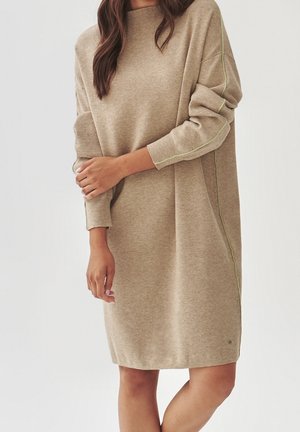 Stickad klänning - light brown