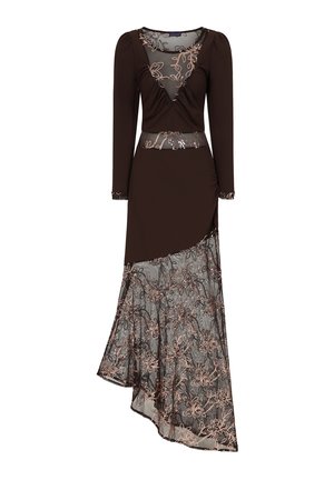 Dlhé hnedé šaty s priesvitným telom a kvetinovou výšivkou, dlhými rukávmi a asymetrickým lemom so zloženými priesvitnými detailmi.
