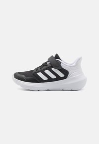 Δεν επιλέχθηκε, core black/footwear white