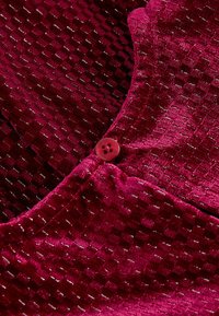 Next REGULAR FIT - Robe de soirée - red textured