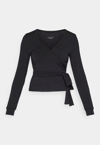 Tricou negru cu mânecă lungă, tip wrap, decolteu în V, siluetă ajustată, cu detalii cu șnur la talie, realizat dintr-un material neted și elastic.