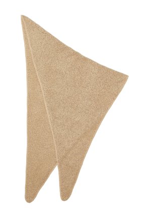 Zachte beige driehoekige wollen sjaal met een gestructureerd breipatroon, plat gelegd om de volledige lengte en de puntige uiteinden te tonen.