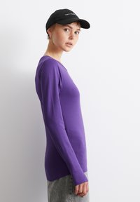 Marc O'Polo DENIM LOGO  - Langarmshirt - active purple