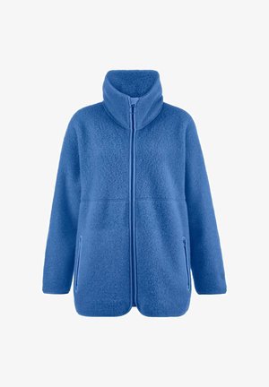Blaue Fleecejacke mit hohem Kragen, Frontreißverschluss und seitlichen Reißverschlusstaschen, entworfen für Wärme und legere Trageweise.