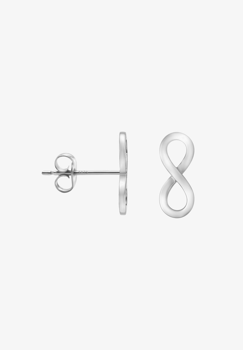 Boucles d’oreilles clous en argent sterling avec symbole infini et fermoir papillon, montrées de face et de côté sur fond blanc.