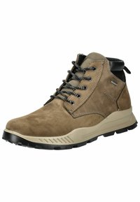 Botines de ante marrón con acentos negros, superficie texturizada y cordones negros. Presentan una suela de goma blanca con ranuras de tracción.