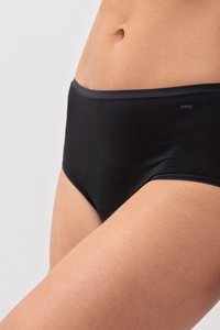 Černé bavlněné hipster kalhotky s hladkým povrchem, nízkým pasem a decentním logem na gumě.