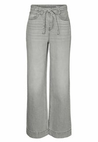 Vaqueros de pierna ancha de color gris hechos de denim suave con cintura alta, cinturón anudado, bolsillos delanteros y costuras visibles a lo largo del dobladillo y las costuras.