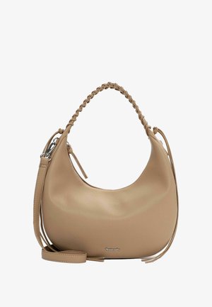 Beige handtas in halvemaanvorm met gevlochten handvat, afneembare schouderriem en zilverkleurige ritssluitingen.