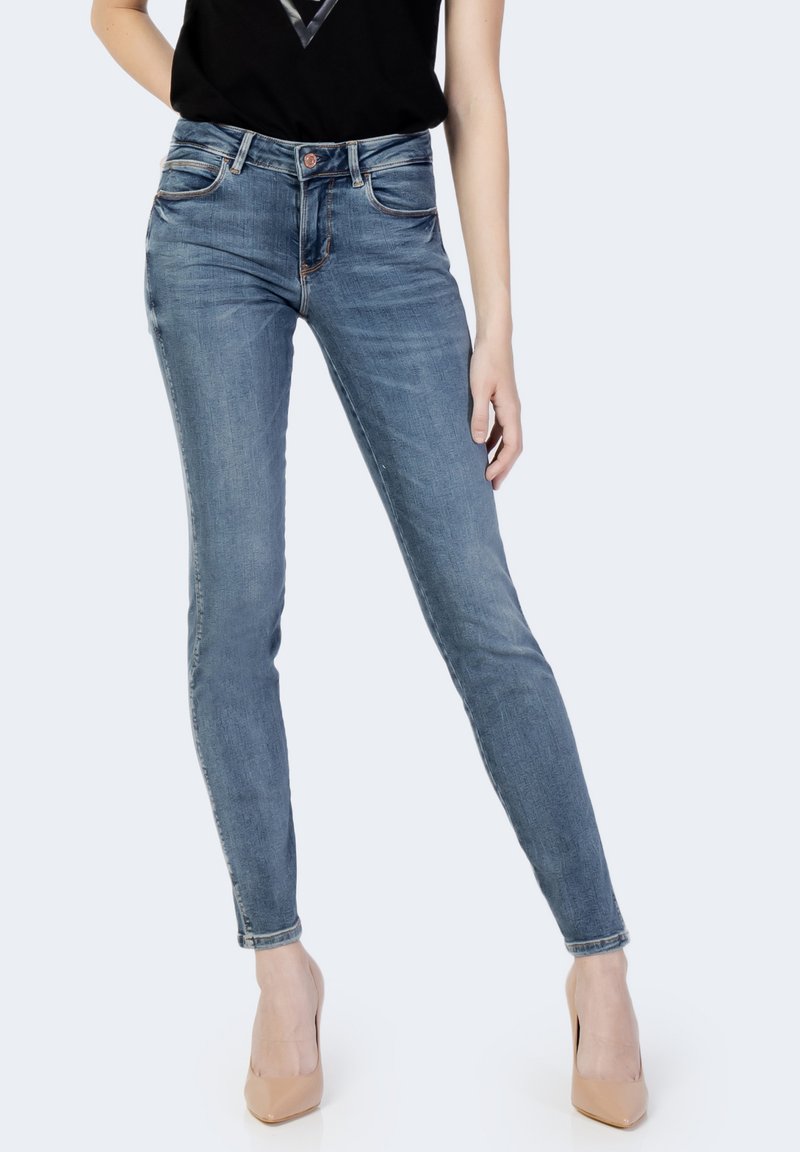 Guess CURVE X Jeans Slim Fit denim/blue denim Zalando.at