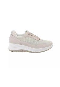 Sneaker beige chiaro con accentuazioni in mesh e suede, dotato di lacci tondi, una suola bianca imbottita e un design elegante ed ergonomico.