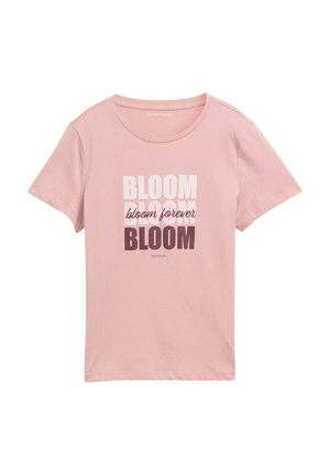 Gaiši rozā kokvilnas t-krekls ar noapaļotu kakla izgriezumu. Teksta dizainā ir iekļauts "BLOOM", "bloom forever", dažādās fonta izmēros un toņos.