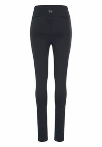 Schwarze Leggings aus dehnbarem Stoff, mit einem hohen Taillenbund, glatter Textur und einer enganliegenden Silhouette. Keine sichtbaren Muster oder Beschläge.