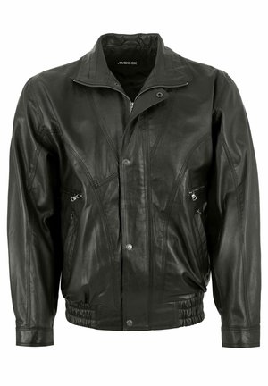 Mustakangas nahkatakki, jossa on vetoketjukiinnitys, kaksi sivutaskua ja ribatuet. Ominaisuuksiin kuuluu korkea kaulus ja erottuvat tekstuurikuvioinnit.