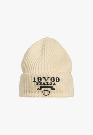 Cremfarbener Rippstrickbeanie mit eng anliegendem Sitz, versehen mit schwarzem Text "19V69 ITALIA" und einem Wappen-Graphic auf der Vorderseite.