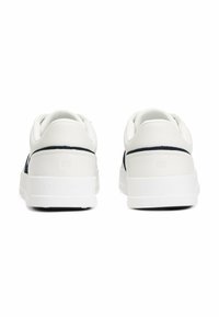 Tommy Hilfiger Trainers - ecru/desertsky