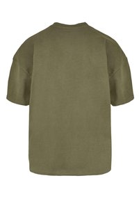 Olivengrøn oversized t-shirt med korte ærmer, rund hals og en enkel, glat bomuldsstruktur. Ingen synlige mønstre eller accenter.