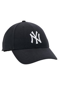 Schwarze Baseballmütze aus Baumwolle mit gebogenem Schirm und aufgesticktem weißen "NY"-Logo auf der Vorderseite. Verfügt über Belüftungsöffnungen.