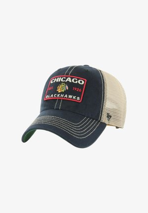 Casquette de baseball en maille bleu marine et beige avec écusson du logo des Chicago Blackhawks, texte "Est. 1926" et détails blancs cousus sur la visière.