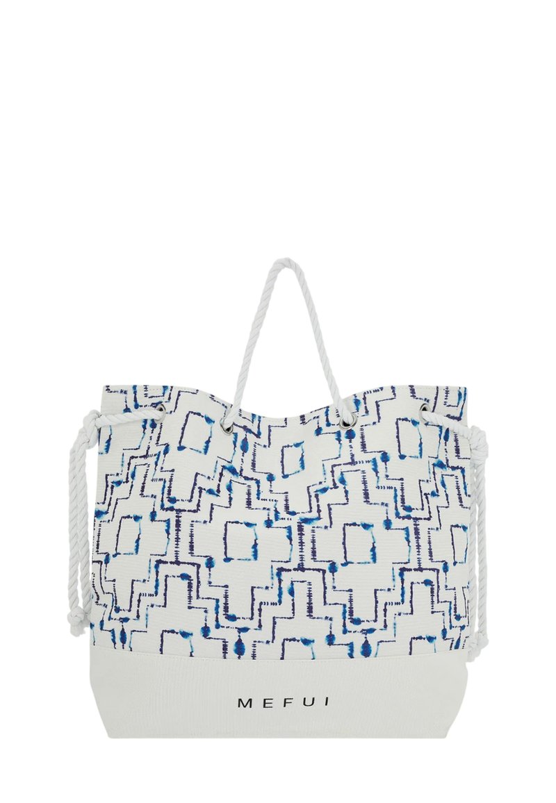 Borsa in tessuto bianco con motivi geometrici blu, manici in corda spessa e fondo bianco solido con la scritta "MEFUI".