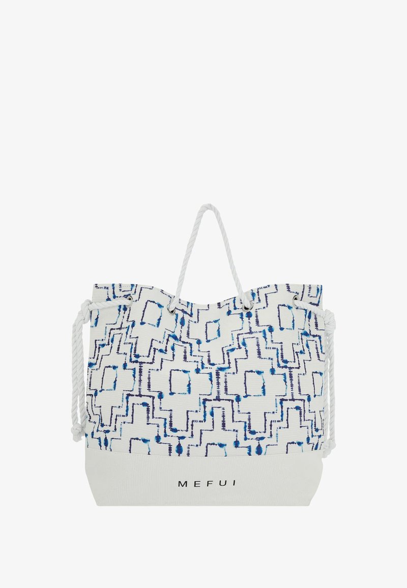 Borsa in tessuto bianco con motivi geometrici blu, manici in corda spessa e fondo bianco solido con la scritta "MEFUI".