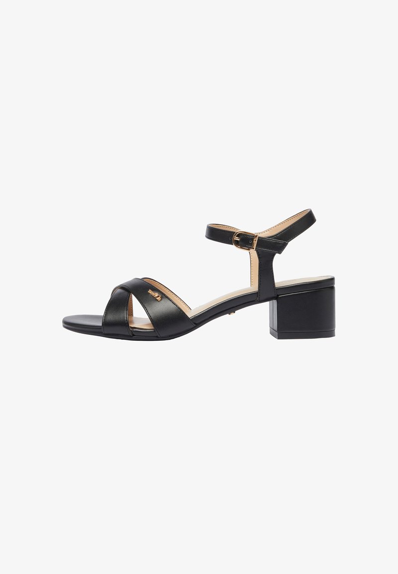 Sandale femme en cuir noir à bout ouvert, talon carré bas, bride cheville avec boucle dorée et lanières croisées à l'avant.