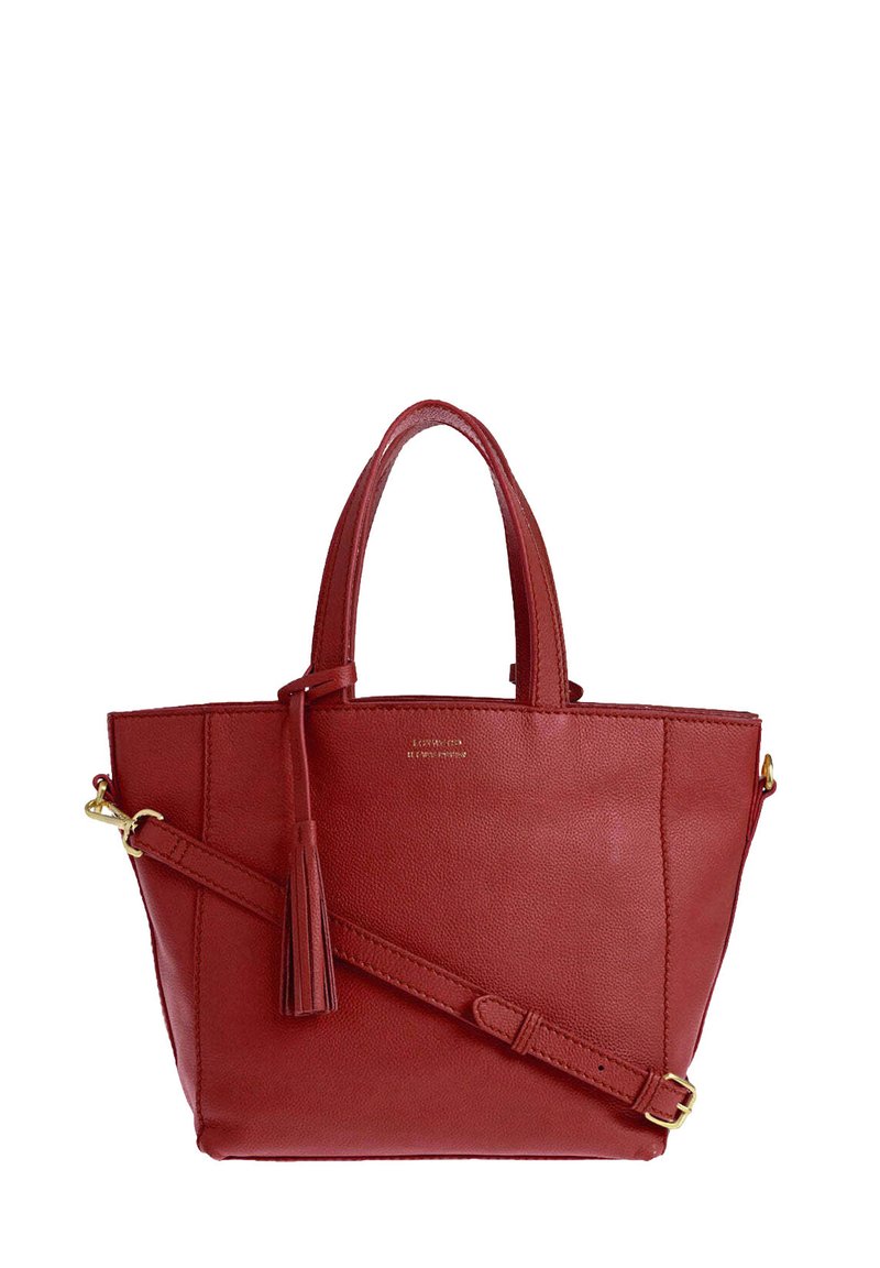 Sac fourre-tout en cuir rouge avec de courtes poignées, une bandoulière longue détachable et un détail de grelot.