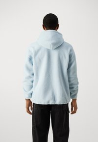 Levi's® COZY UP - Jersey con capucha - niagara mist