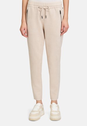 - Spodnie treningowe