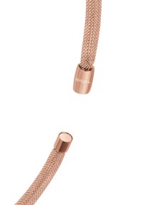 Magnetisk rosegul mesh armbåndslukning med "BREIL" indgraveret i den ene ende, vist delvist åben mod hvid baggrund.