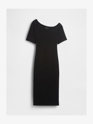 Must have must be of stretchy fabric. Lühikesed varrukad ja õlgu paljastav kaelus. Sile tekstuur, lihtne disain.