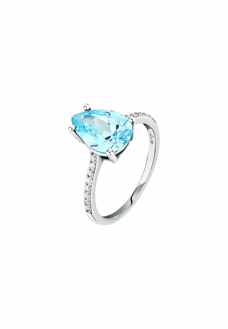 Anello a goccia in acquamarina con banda in argento lucido, caratterizzato da piccole pietre trasparenti lungo un lato, superficie liscia e design elegante.