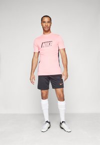 Nike Performance ACADEMY 23 TOP GX H - T-Shirt sport - sunset pulse/black