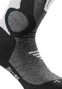 Schwarze und graue Socke mit verstärkter Ferse, strukturierten Mustern und Größenangaben (39-42). Sie verfügt über eine glatte Oberfläche und einen elastischen Bund.