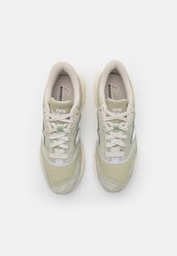 New Balance U997R - Zapatillas - dark olivine