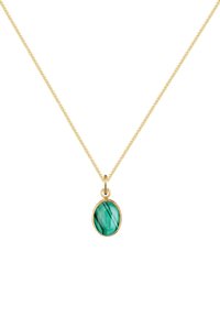 Collier en or avec un pendentif en malachite circulaire arborant des motifs rayés verts et noirs et une finition lisse et polie.