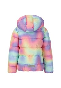 Polstret jakke i pastelfarvede regnbuefarver med hætte, prydet med et quiltet design og et logo-patch på nederste venstre side.