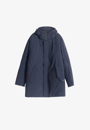 Parka aislante de color azul marino con capucha, cierre frontal, dos bolsillos laterales y cordones ajustables en el cuello. Tejido suave y texturizado.