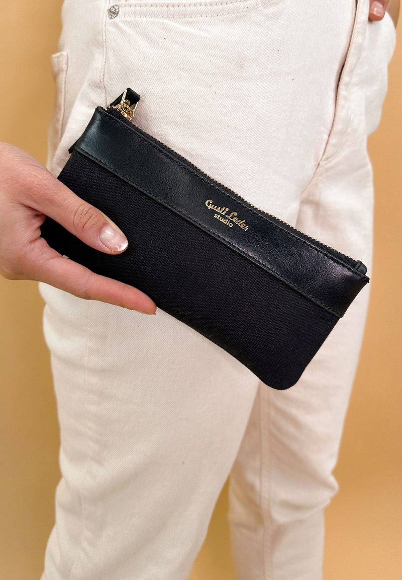 Gusti Leder - EVERLY - Wash bag - schwarz, Enlarge