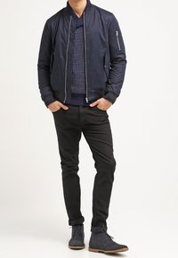 KIOMI Stickad tröja - dark blue