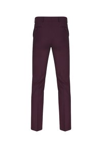 Dopasowane ciemnofioletowe spodnie wizytowe z pętlami na pasek, dwoma tylnymi kieszeniami na guziki oraz subtelną teksturą materiału, widoczne od tyłu.