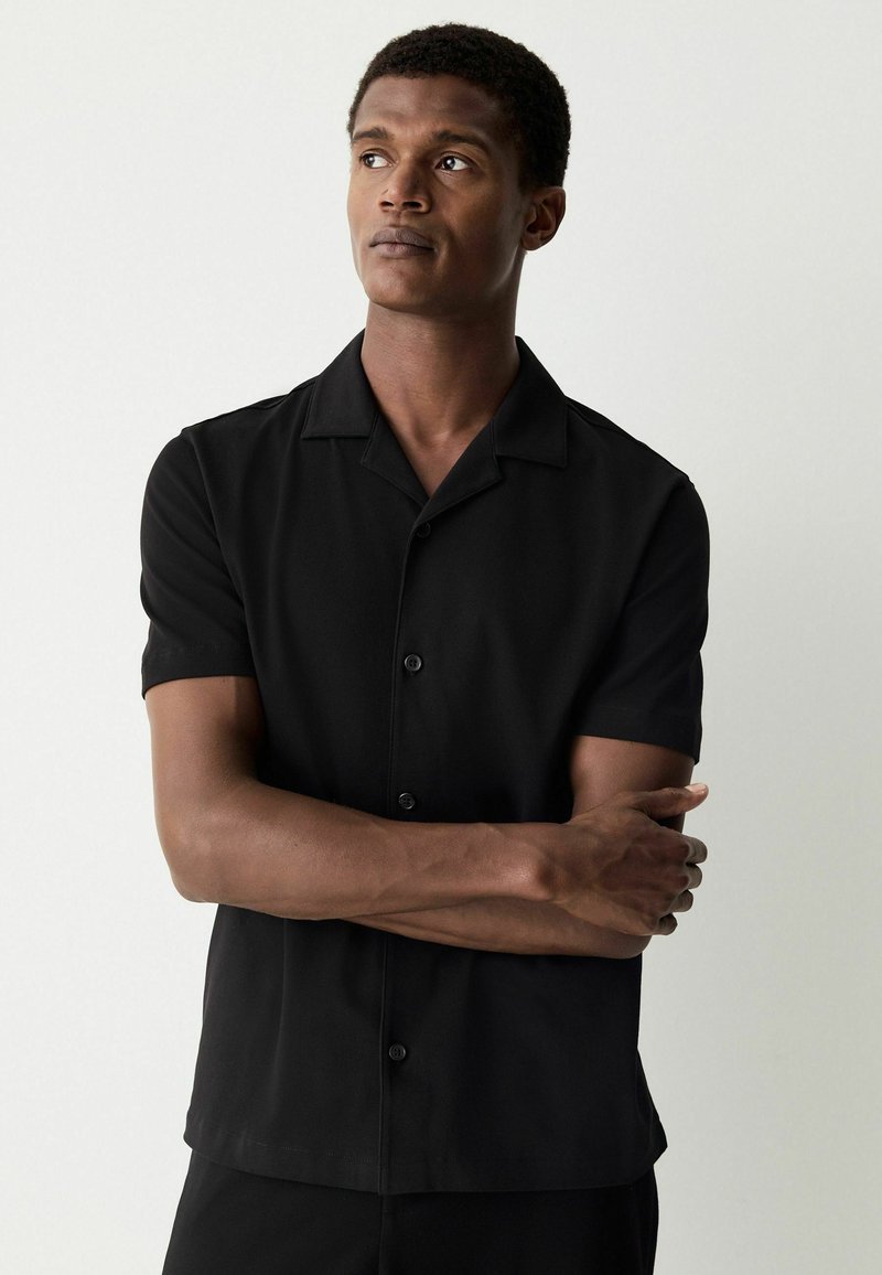 Next REGULAR FIT - SHORT SLEEVE - Camisa - black