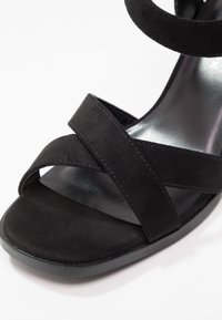 New Look Wide Fit Sandaalit nilkkaremmillä - black