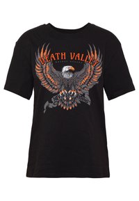 Sort bomulds T-shirt med et ørnerelie, med teksten "Death Valley" og "Never Stop Riding" i orange og grå accenter.