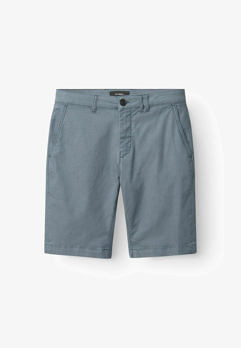 Grijze shorts van een gestructureerde stof, met twee zijzakken, een enkele knoopsluiting aan de voorkant en ceintuurlussen. Eenvoudig, op maat gemaakt ontwerp.