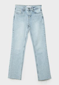 Jean droit bleu clair avec ourlet brut, cinq poches, fermeture bouton et passants de ceinture, présenté à plat sur un fond blanc.