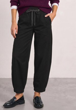Street One, HIGH WAIST BARREL-LEG PANTS IN A CASUAL FIT - Pantalon classique - black