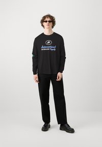 Jack & Jones JORPEDAL TEE CREW NECK UNISEX - Hosszú ujjú felső - black