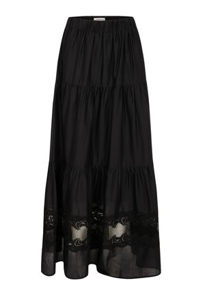 Falda maxi negra de capas con cintura elástica y detalles de encaje de malla cerca del dobladillo.